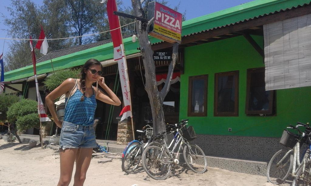 Coral Beach Pizza Cottages Gili Trawangan Kültér fotó